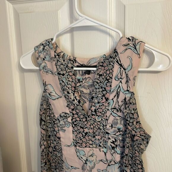 BCBG MaxAzria VickyDusty RosePinkFloralPink SleevlessBlouseTank XXSmall EUC - Picture 2 of 8
